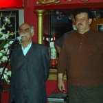 عکس آقای وحدتی به همراه آقای پوررضا در مراسم یادبود استاد عاشورپور
