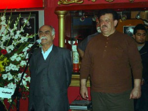 عکس آقای وحدتی به همراه آقای پوررضا در مراسم یادبود استاد عاشورپور